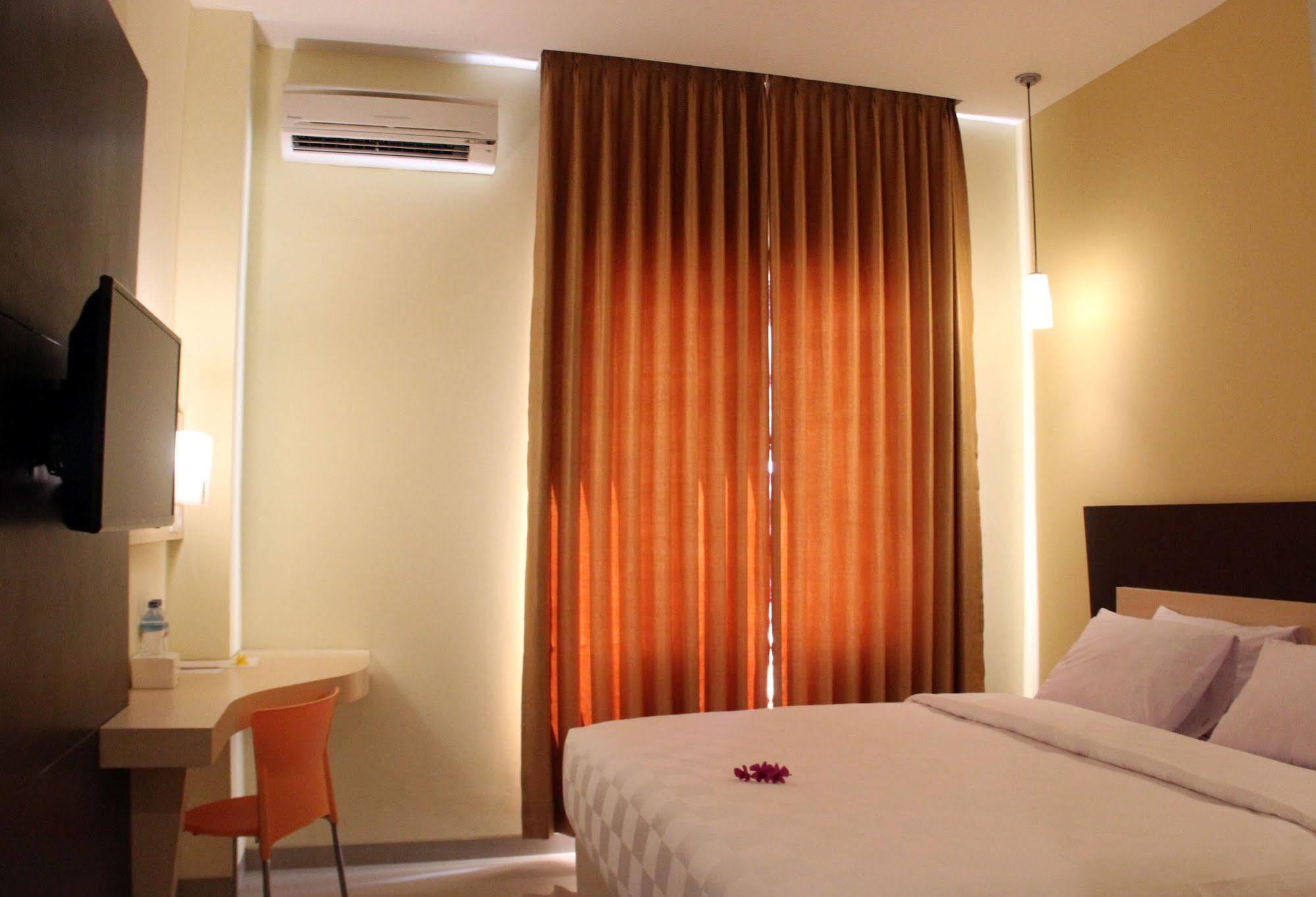 M Hotel Mataram Extérieur photo