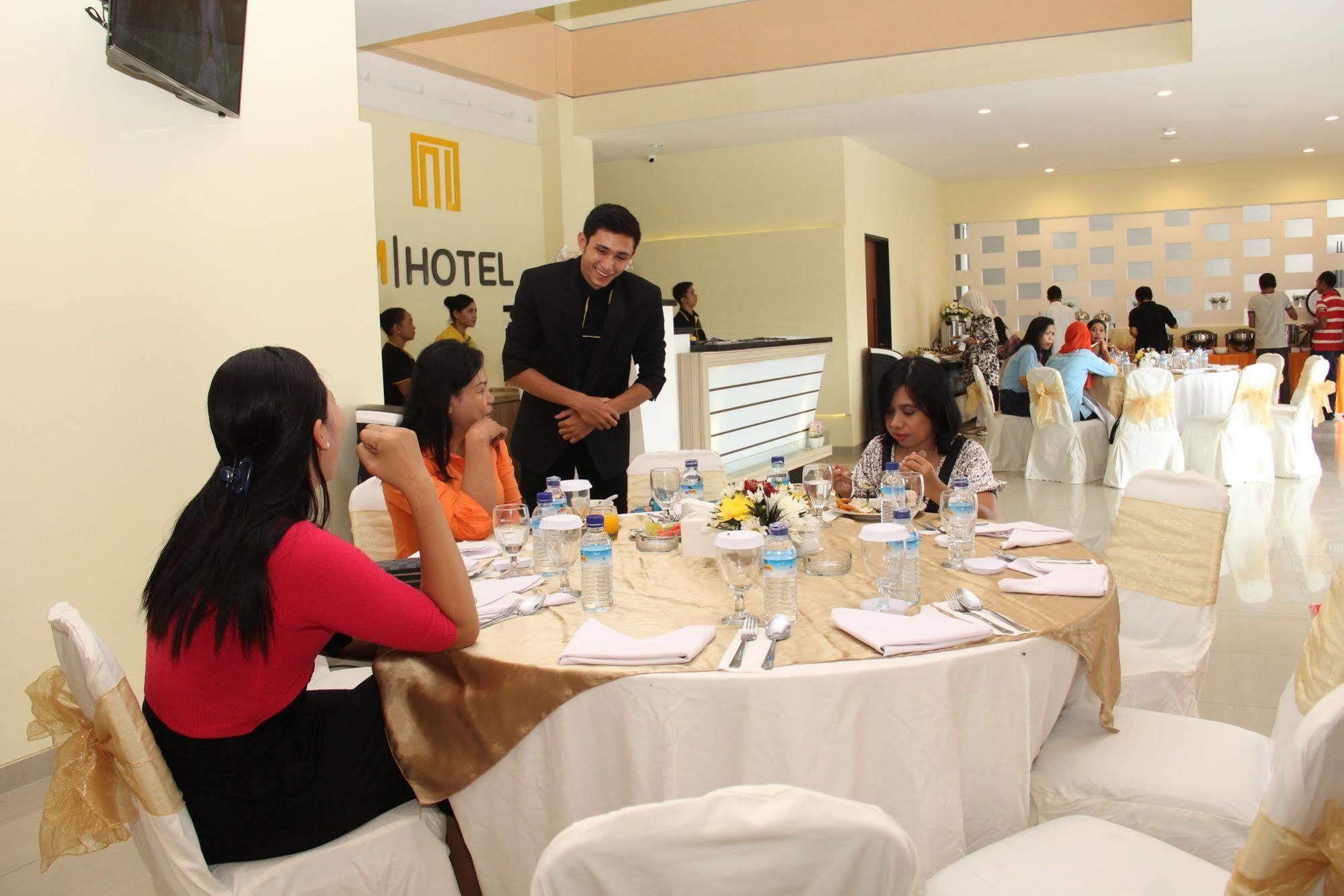 M Hotel Mataram Extérieur photo